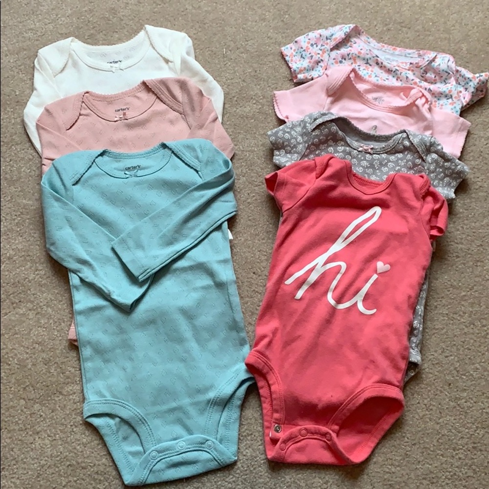 Lot of 7 onsies size 6mo